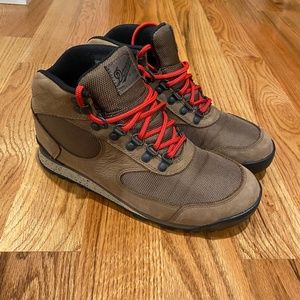 Women’s Danner Jag brown, size 8.5 brand new